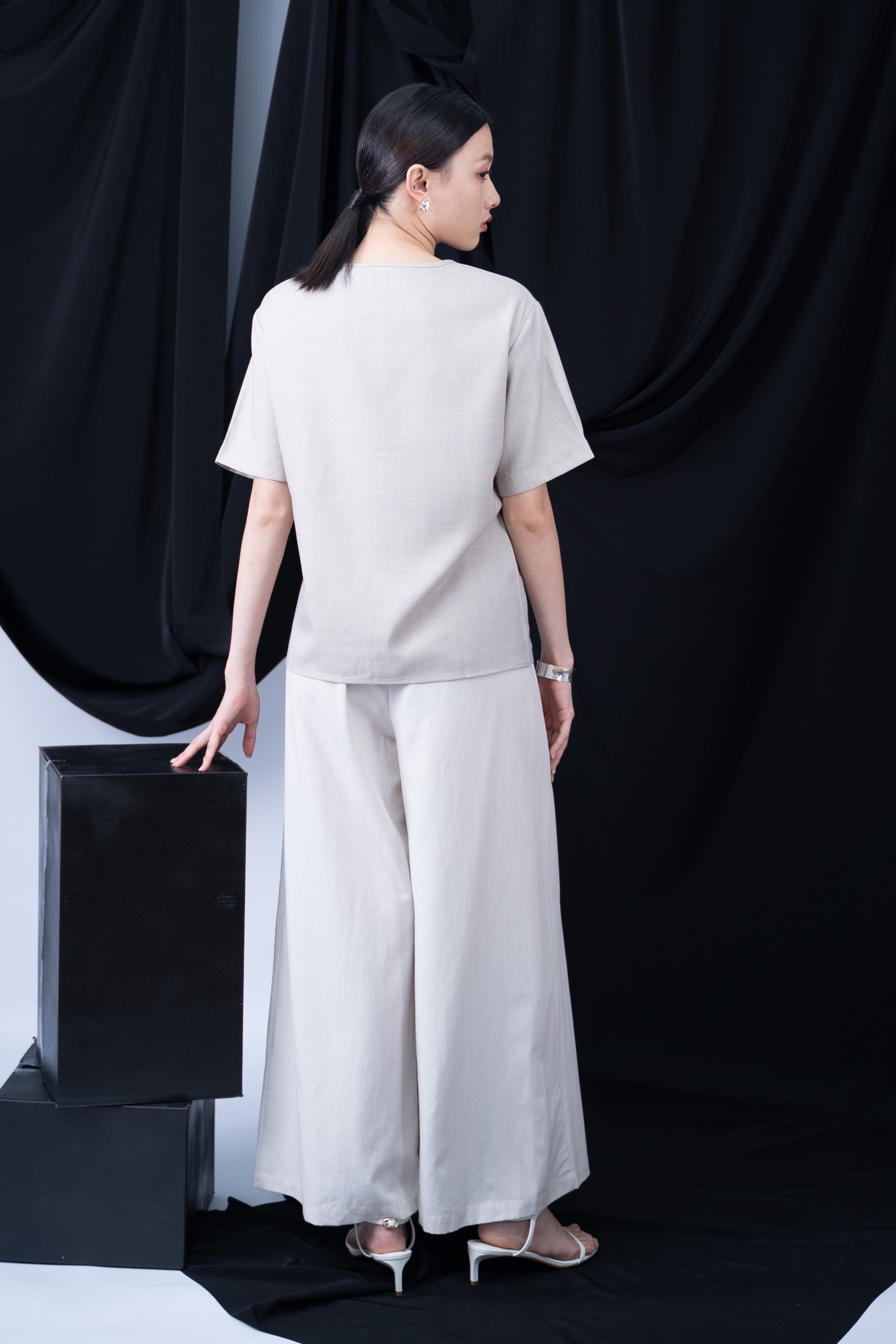 Nimbus Chinese Button Top