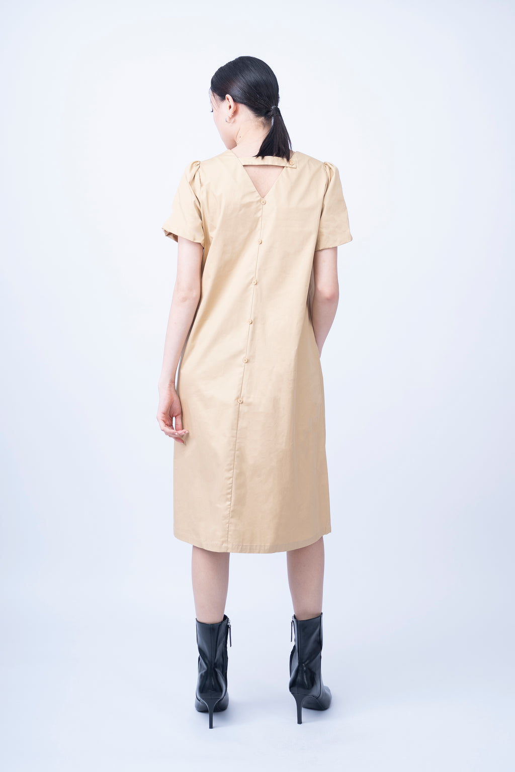Artimesio Back Button Dress