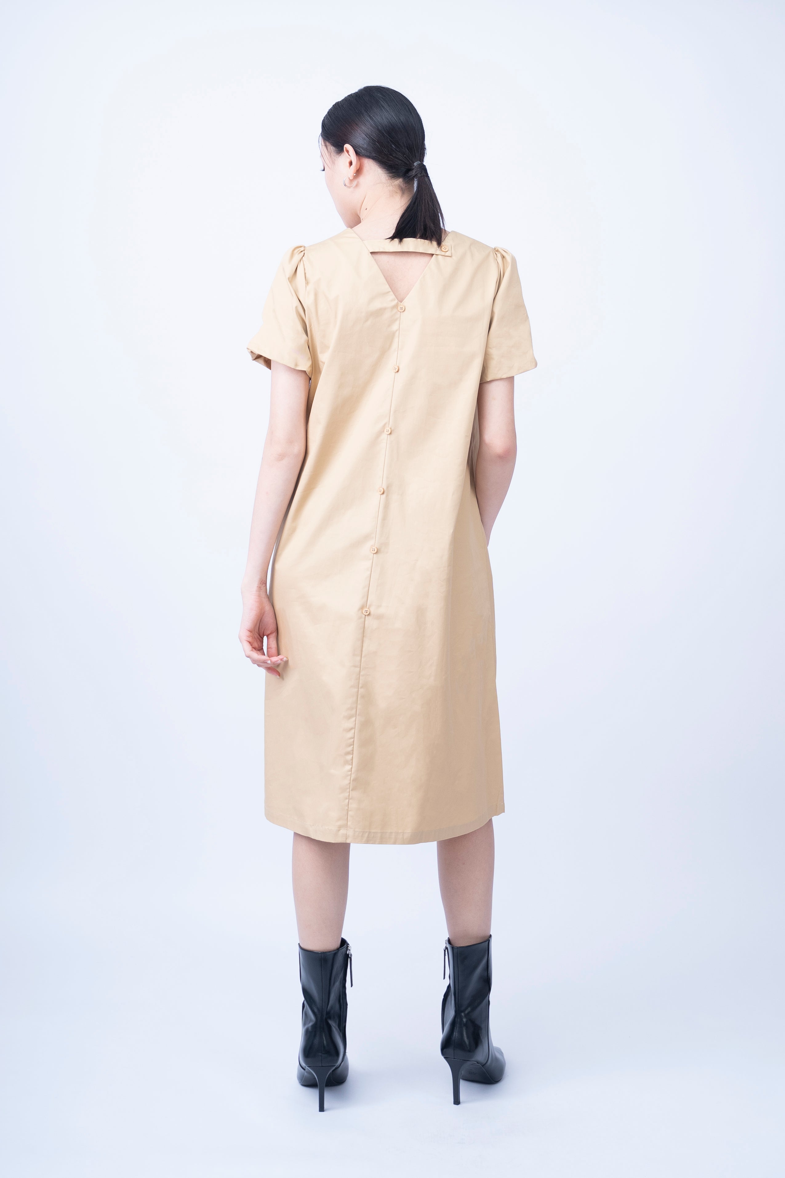 Artimesio Back Button Dress