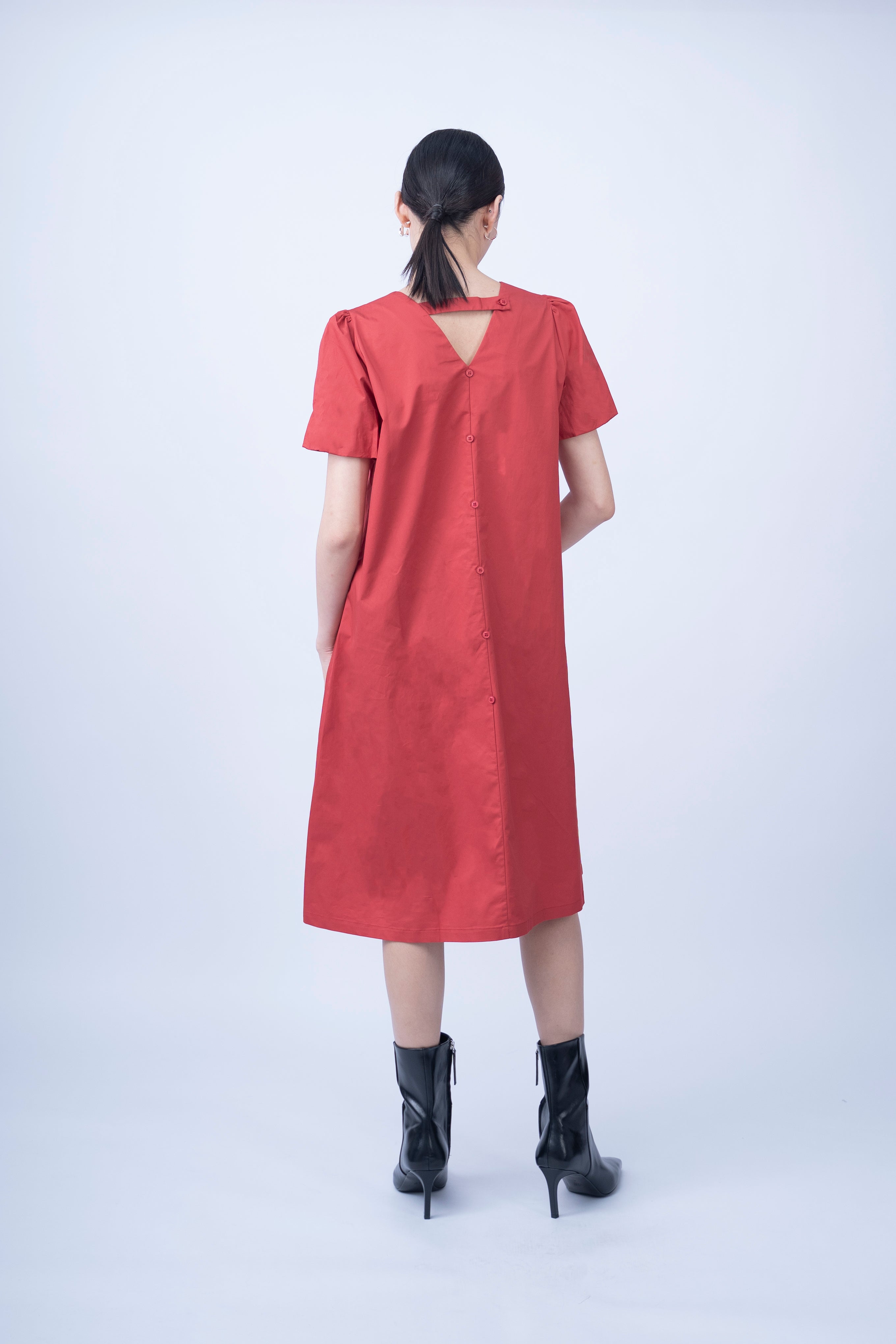Artimesio Back Button Dress